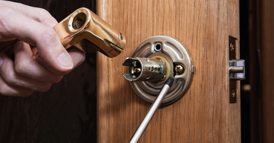 lock-installation-2-1.jpg