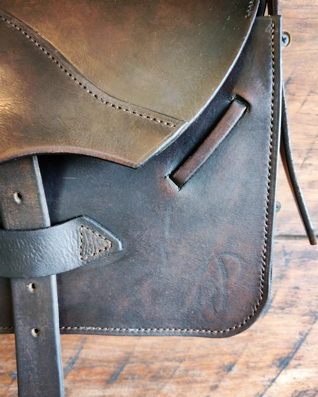 SADDLE-HANDBAG-ASUTRALIA.jpg