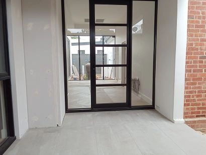 good picture robins front door.jpg