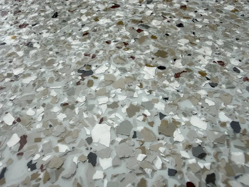 polyaspartic-flake-creekbed-light-grey.webp