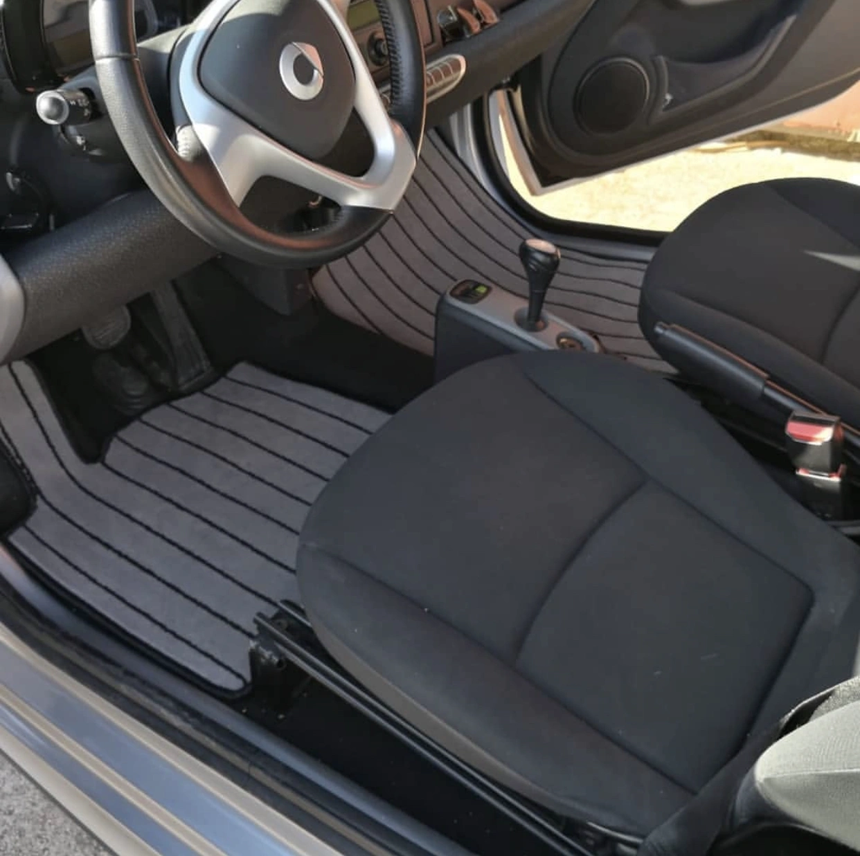 Car Mat - Platinum Black 01.jpg