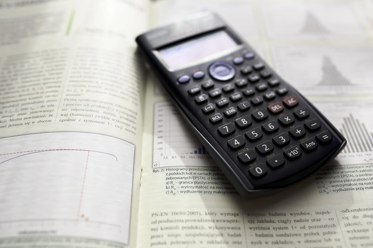 kaboompics-calculator-791831_1280.jpg