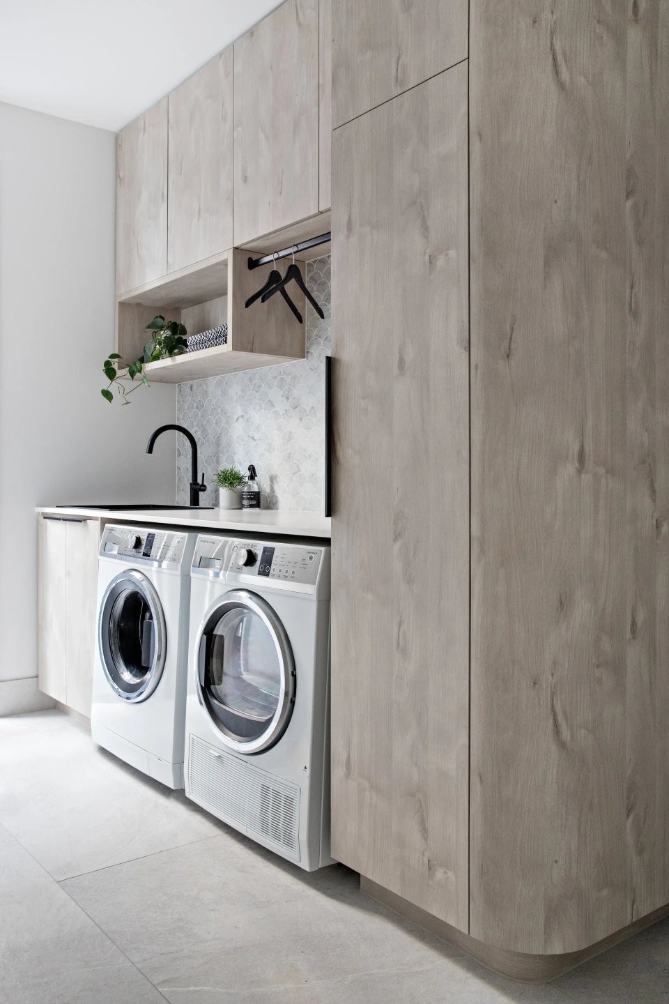 Scandi+Design+Laundry+Room+Ideas+Layout.webp