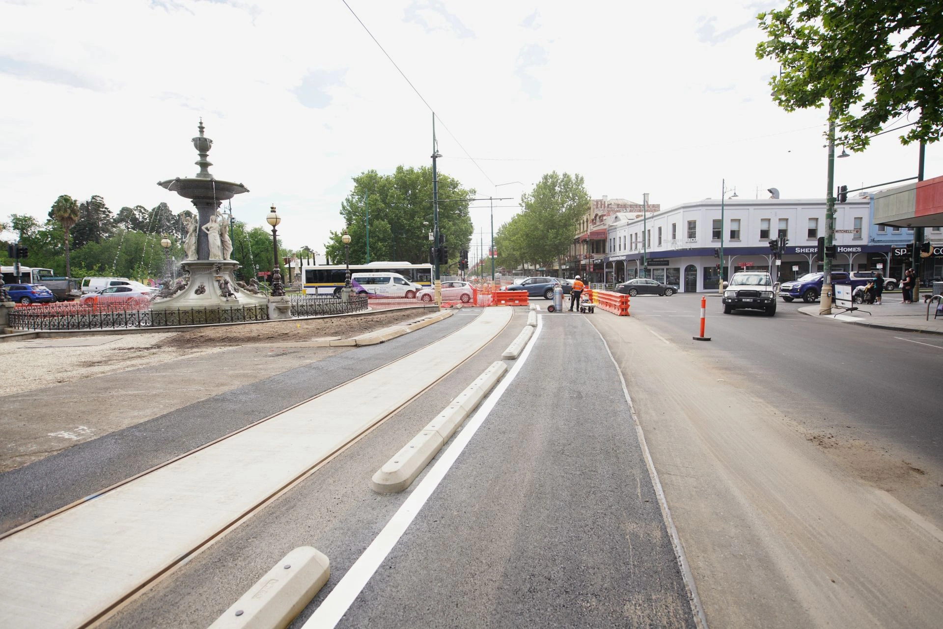 DSC03102 1920-bgmservices-linemarking-infrontof-fountain-vahland-architecture-bendigo-2025-tramway-upgrade.JPG