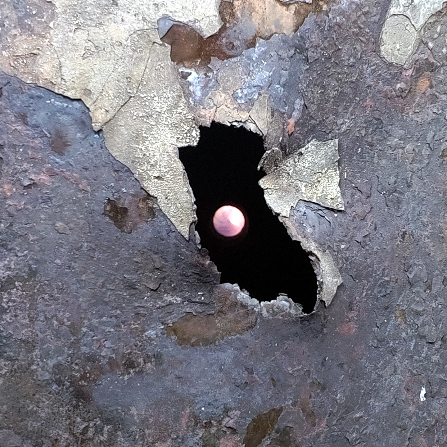 Look Up Hole in Baffle .jpg
