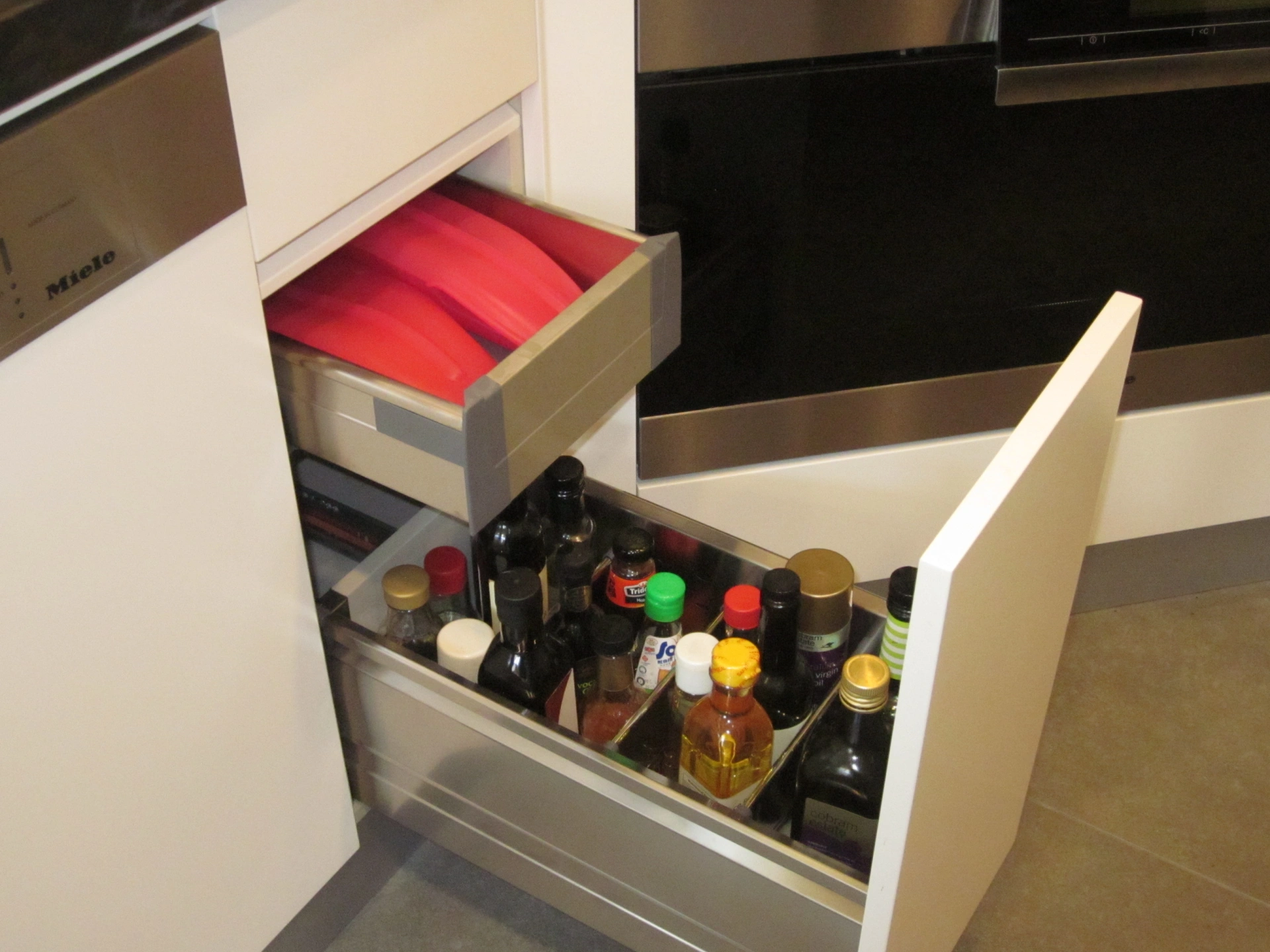 blum_bottles&inner.JPG