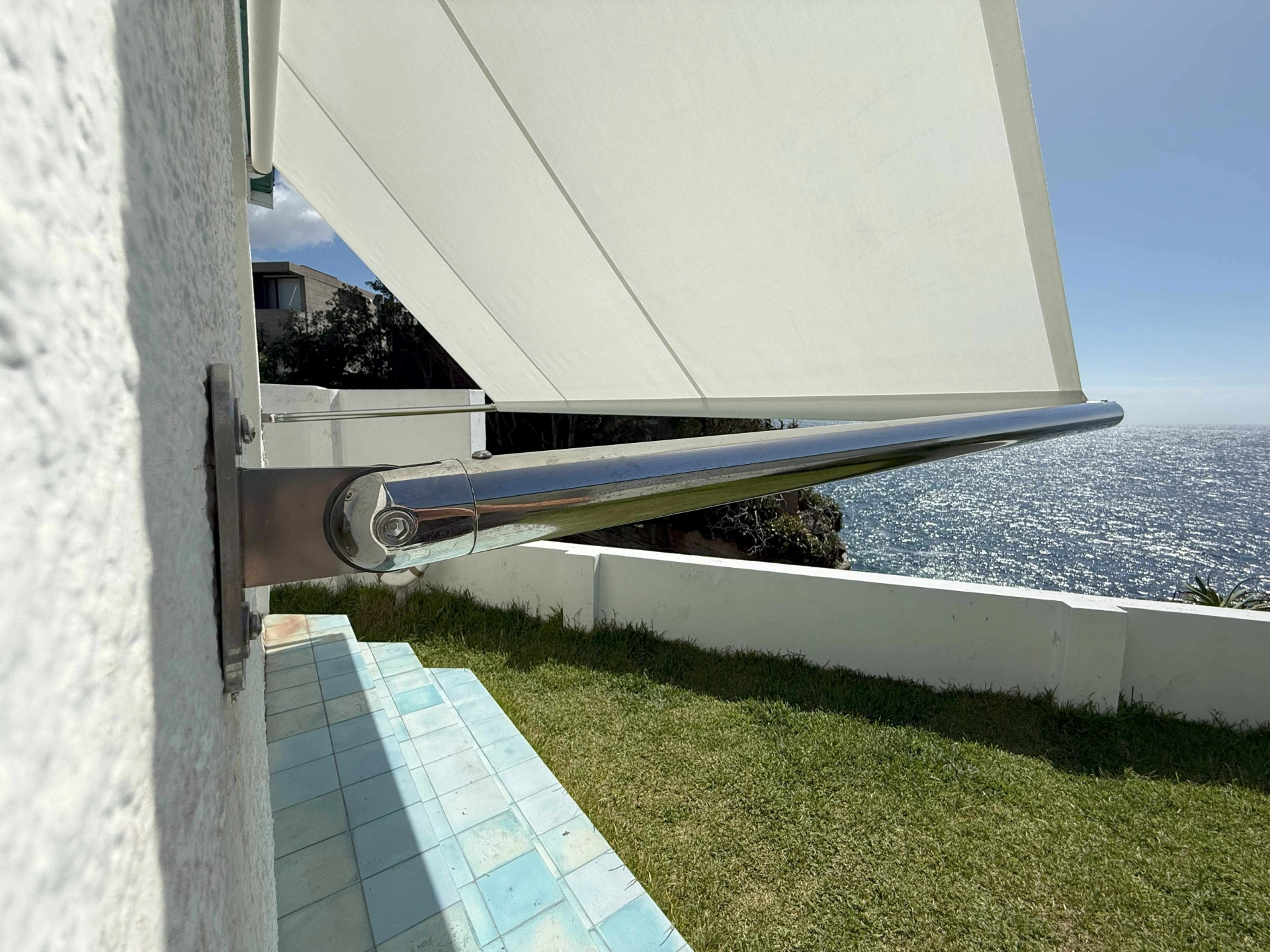 Arvia_awning_stainless_steel_drop_arm_arm_and_bracket_aalta.jpg