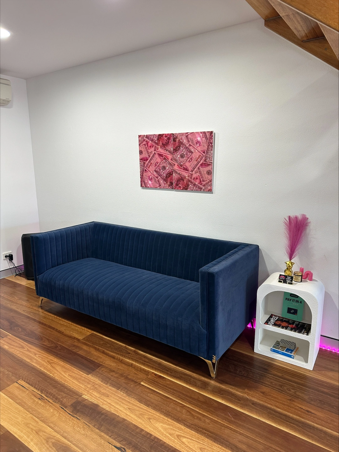 foyer seating baddie hq.jpeg