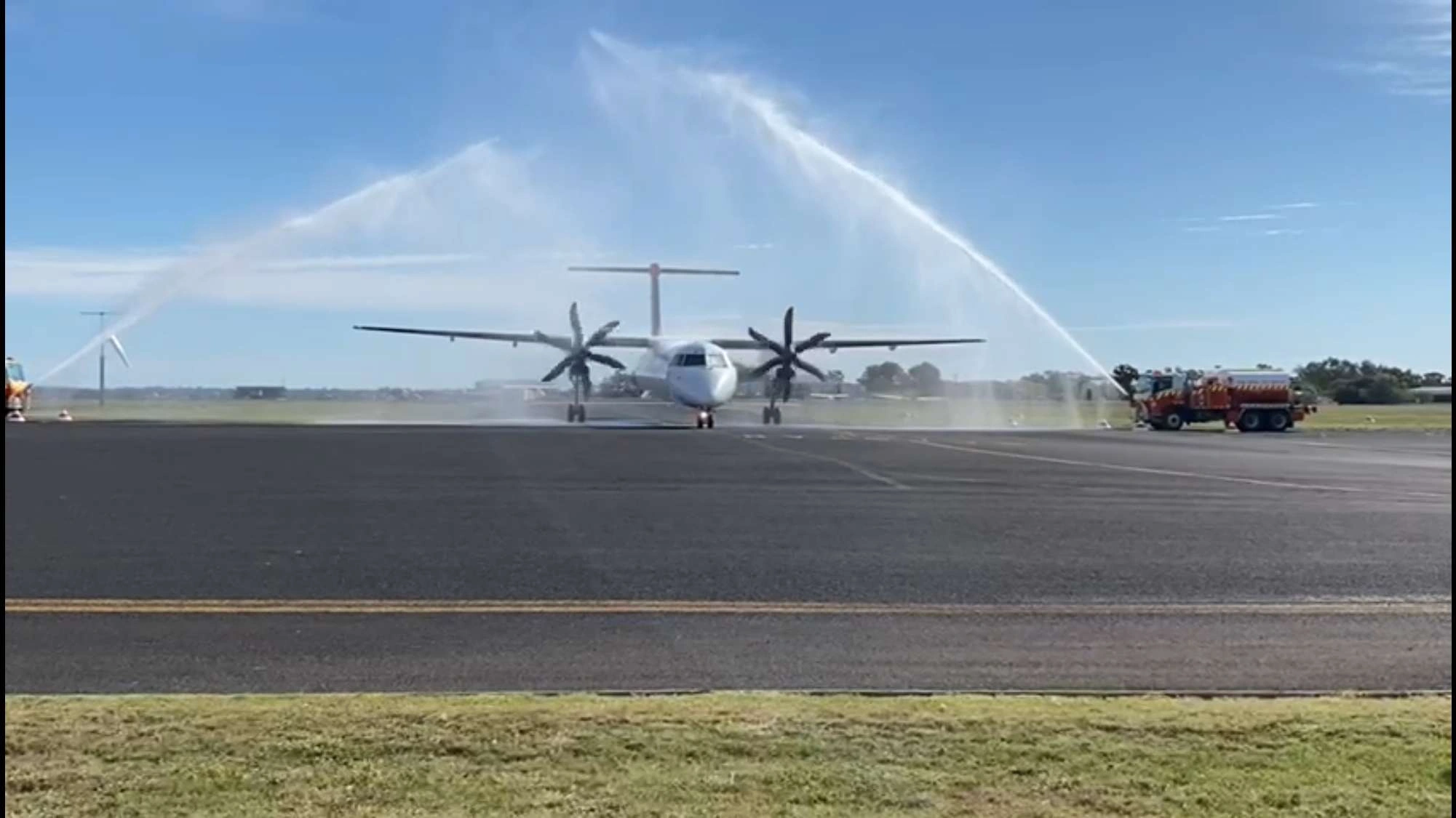 Q400 arrival YMOR.jpg