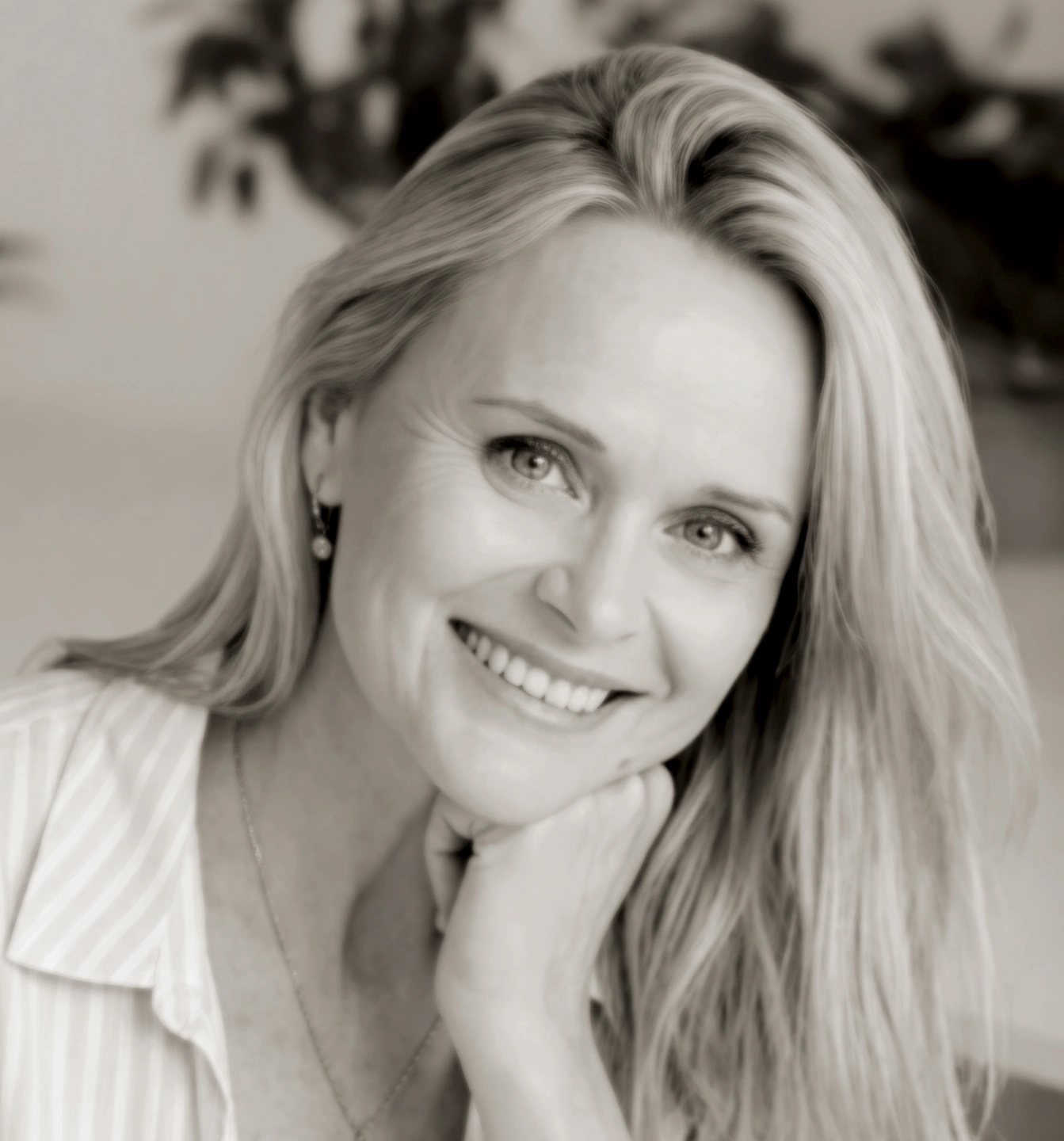 Helen_Studio_Shot_sq_2026.jpg