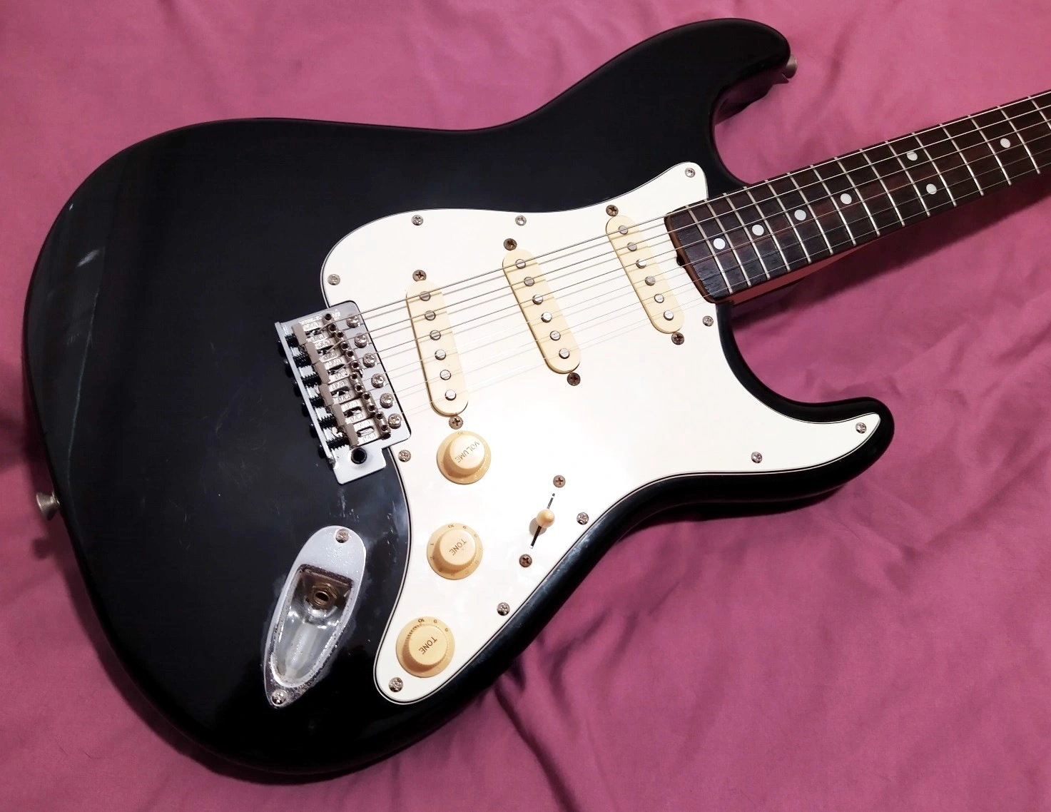 1983 Tokai Custom Edition.jpg