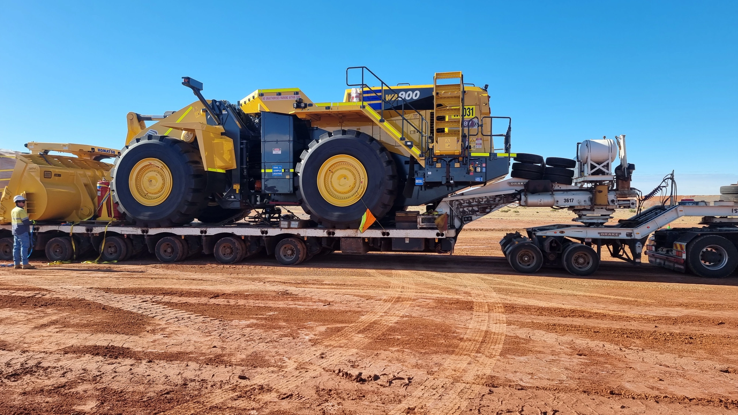 WA900 Float.jpg