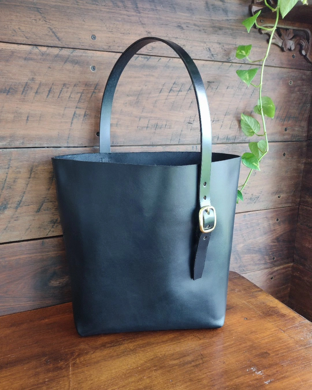 BIG-LEATHER-TOTE-BAG-MADE-IN-AUSTRALIA.jpg
