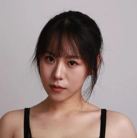 Maddy headshot cropped.jpg