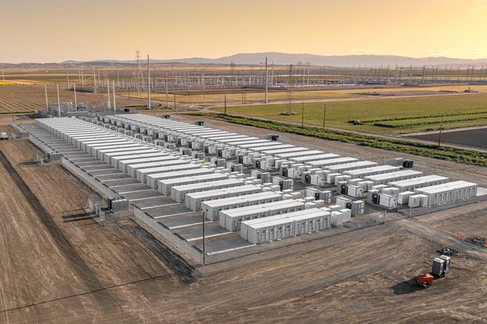 2023-06-14-rwe-connects-its-first-utility-scale-battery-storage-project-to-the-california-grid.jpg