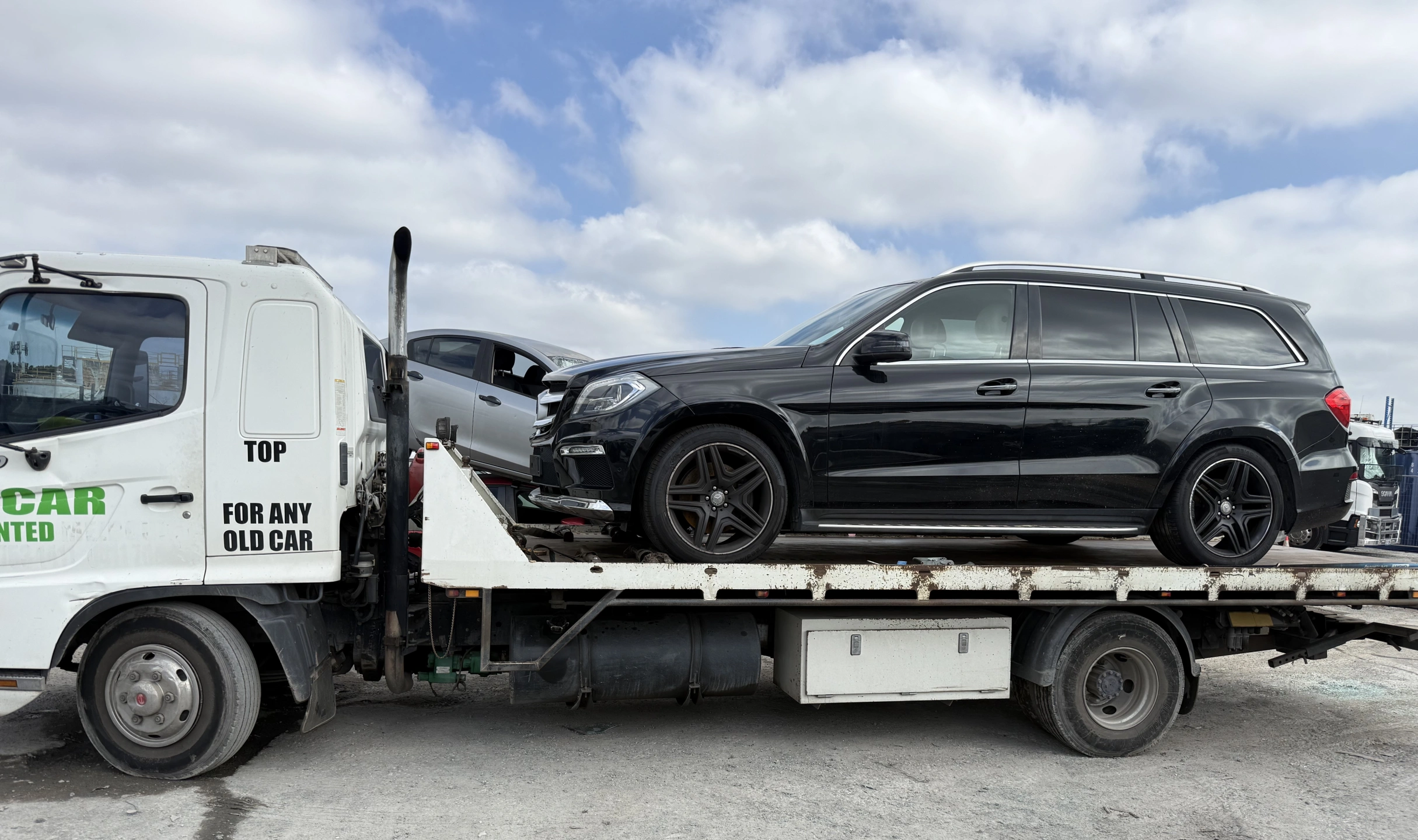 TowTruck Benz.jpeg