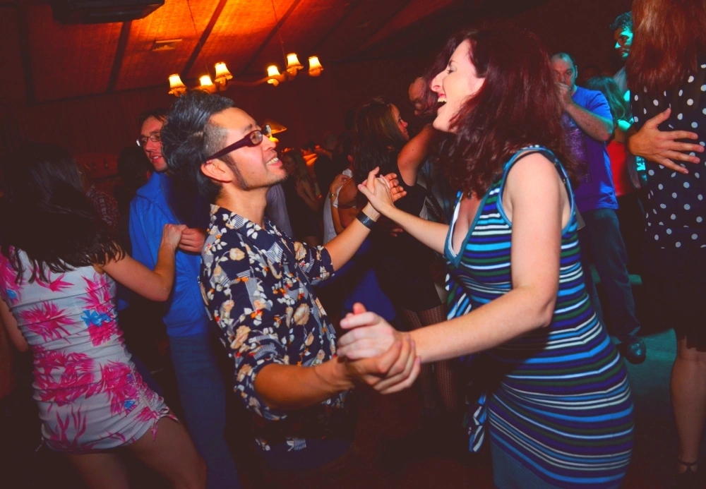 Bayside Latin Dance - Salsa Bachata Cuban Latin Dance Classes Brighton Beach Melbourne.webp