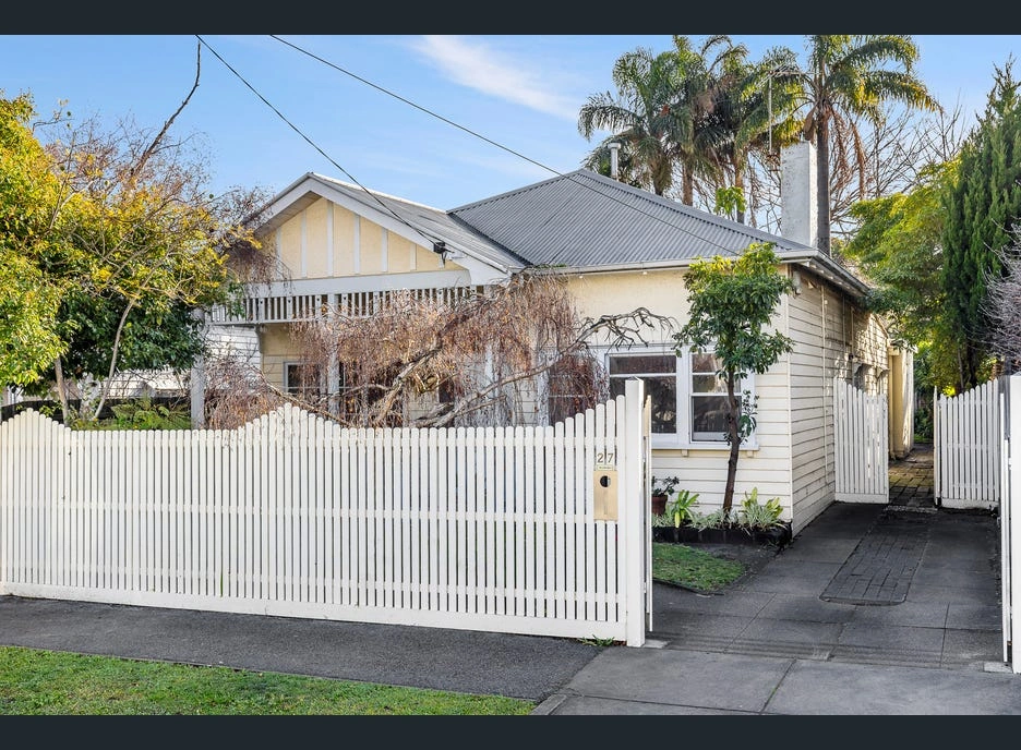 orchard street exterior including fencing.jpg