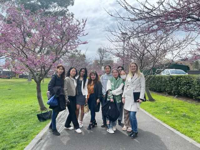 3_example of different learning environment China_Indonesia_Taiwan_Thailand_Philip stud study outside the classroom.jpg