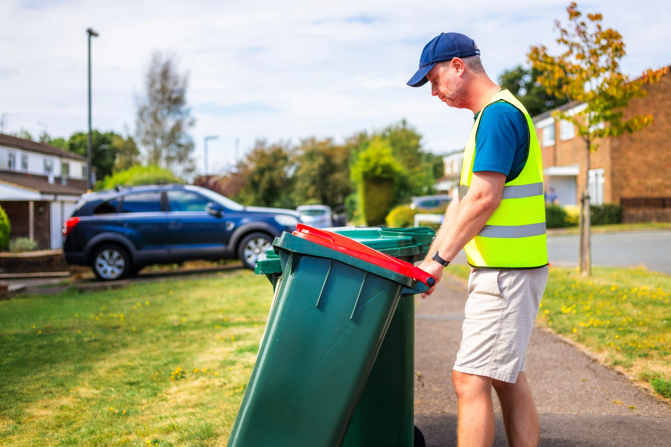 iStock-2168808421_yellow_vest_xxl.JPG