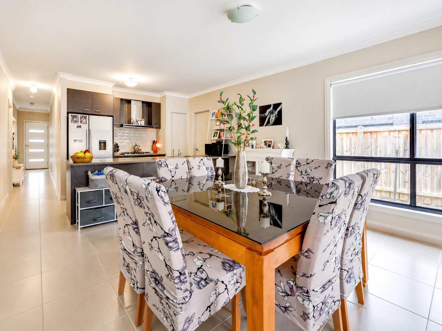 10 gold dining kitchen.png