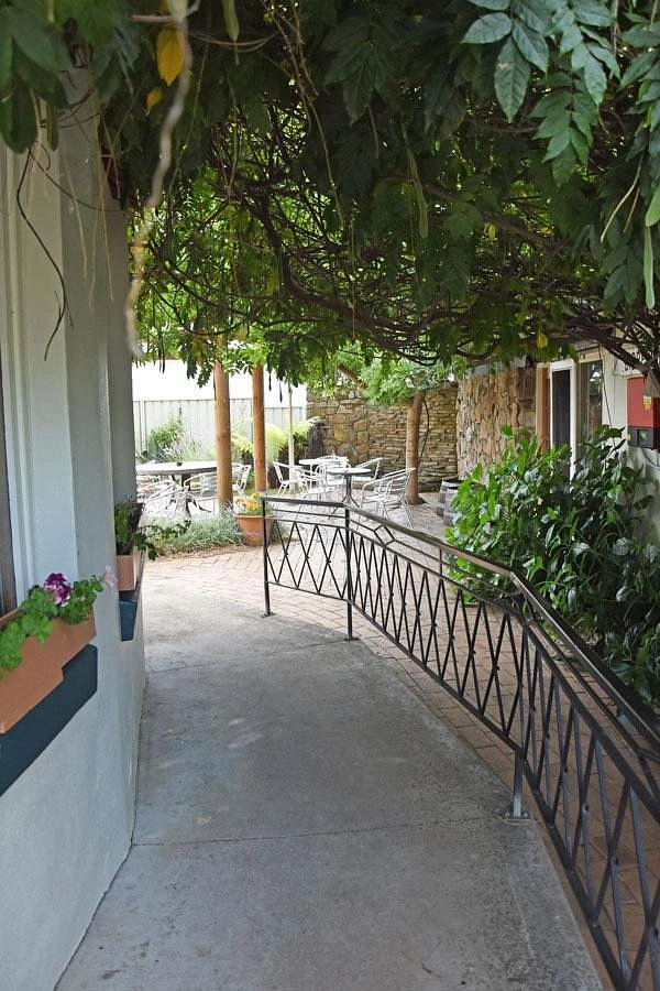 heritage-guesthouse-bombala (2).jpg