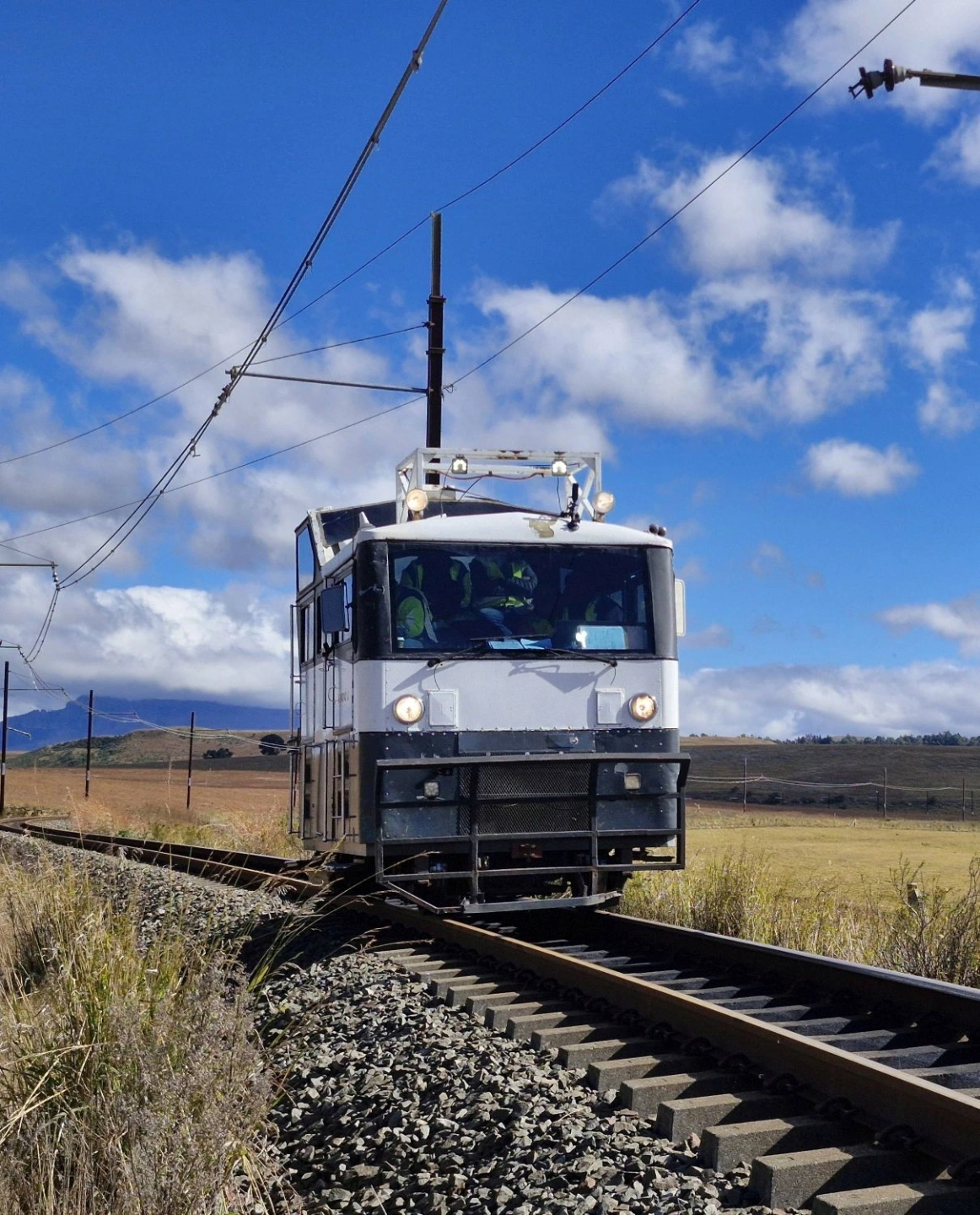 Trolley2compressresize.jpg