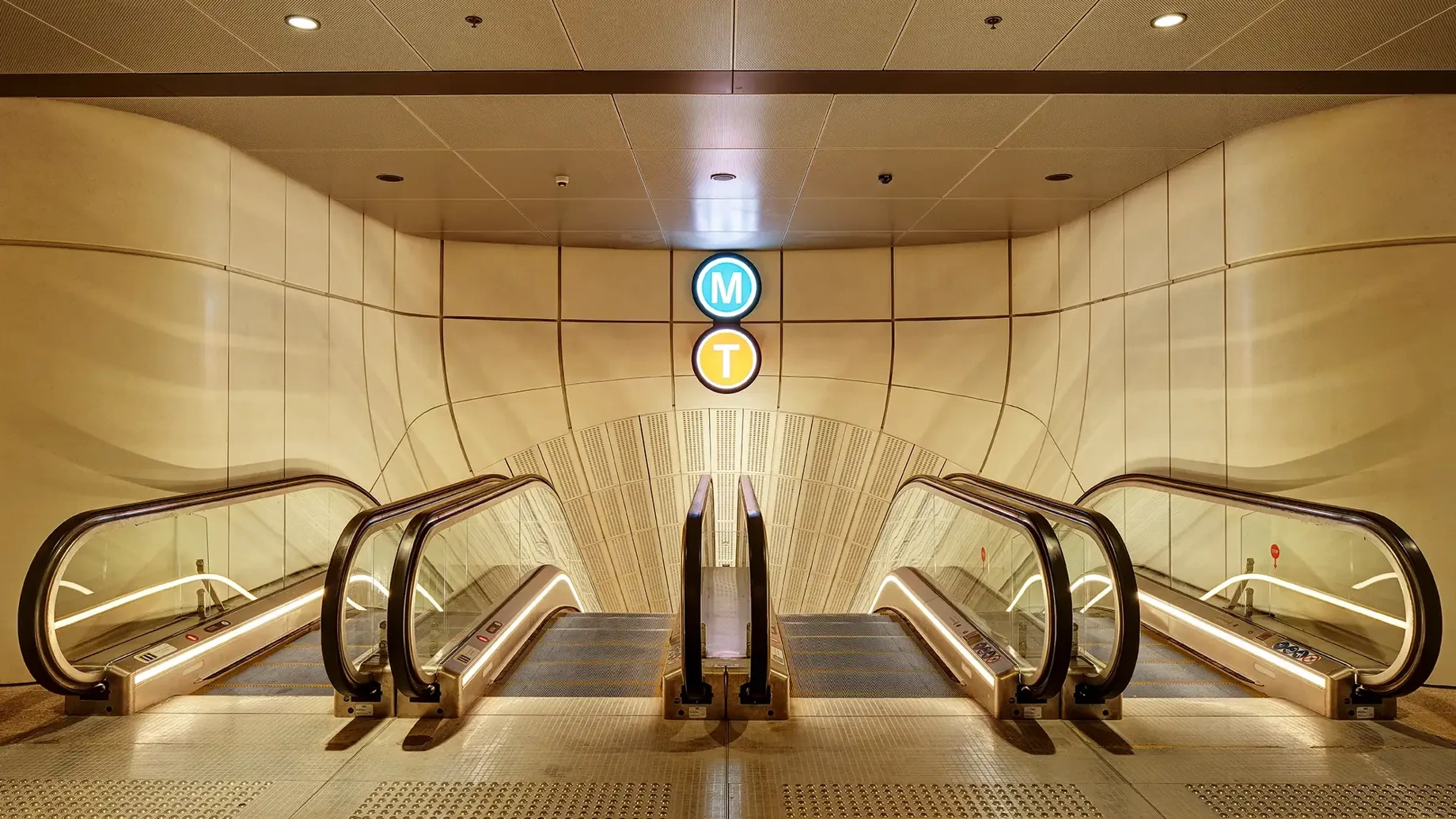 escalators-sydney-metro-martin-place.webp