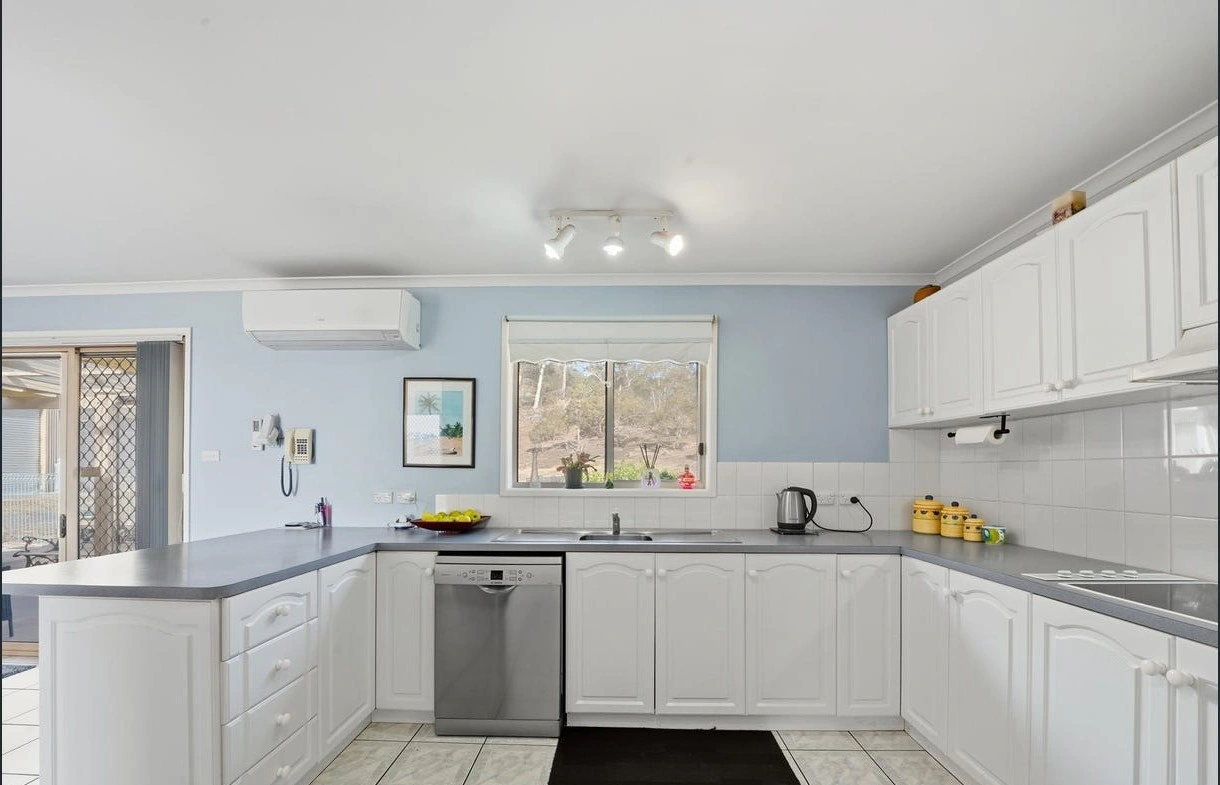 f14-kitchen-2.jpg
