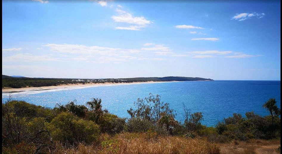 A W main beach to R H head.JPG