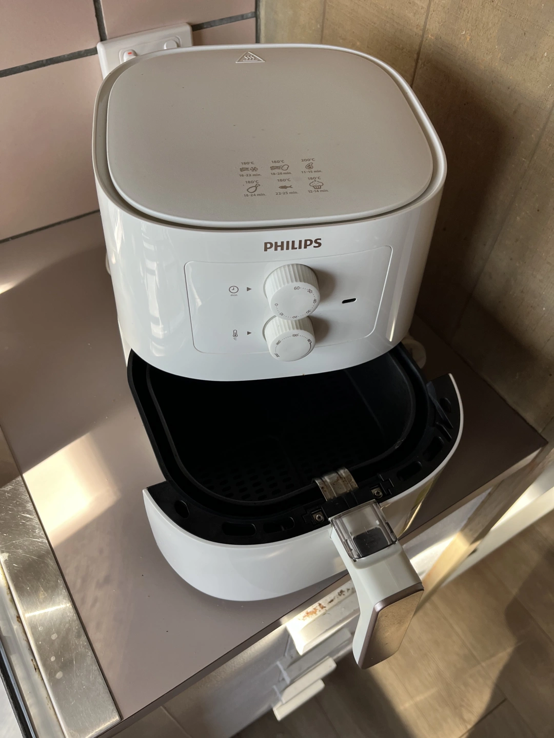AirFryer_DrawerCrackedOpen.jpg
