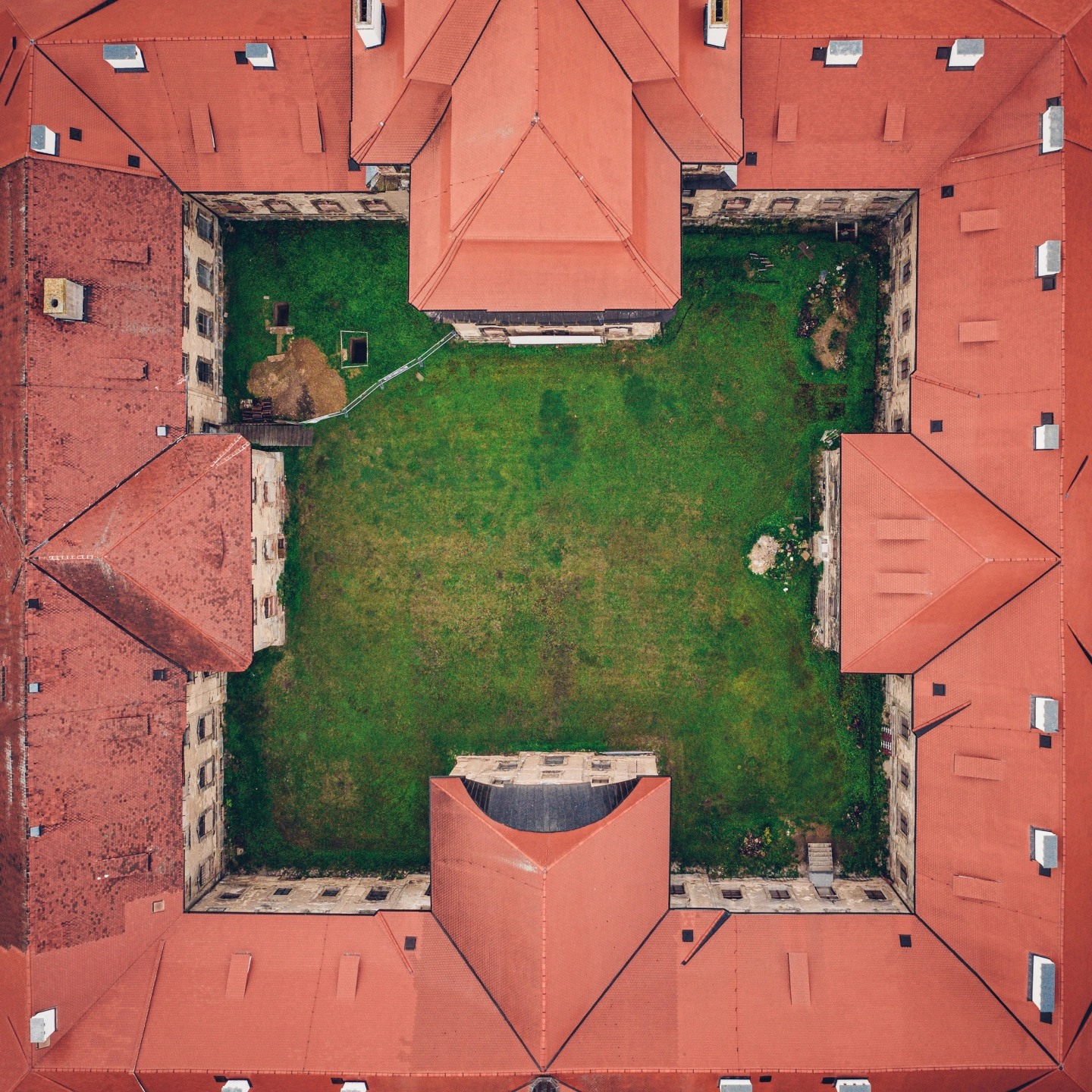 jerry-kavan-RDNK79iauBU-unsplash.jpg