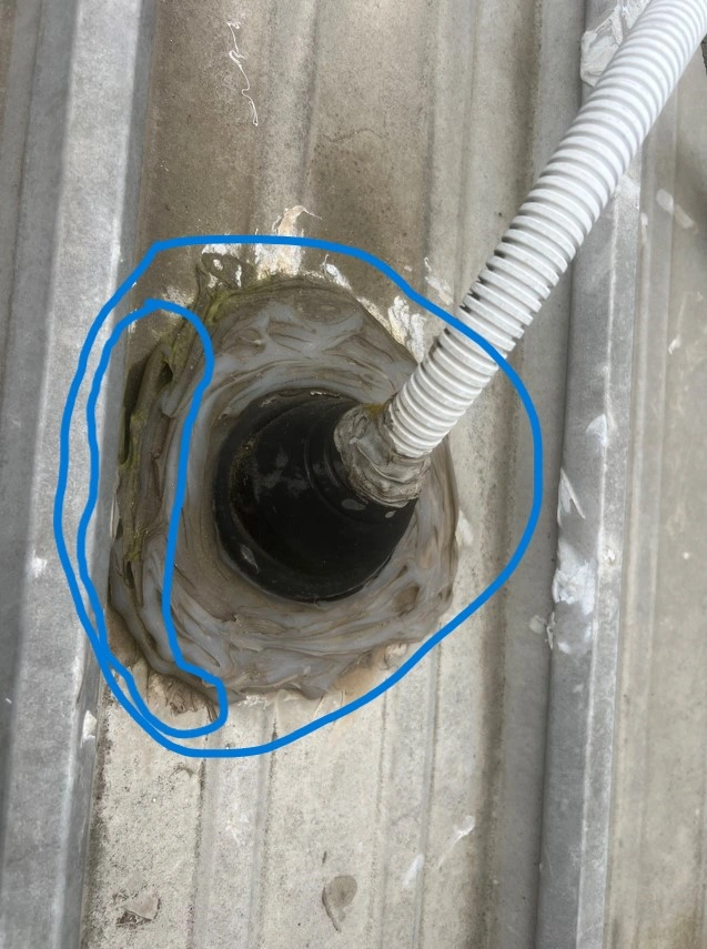 Low quality sealants used to seal the dektite flashing.jpg