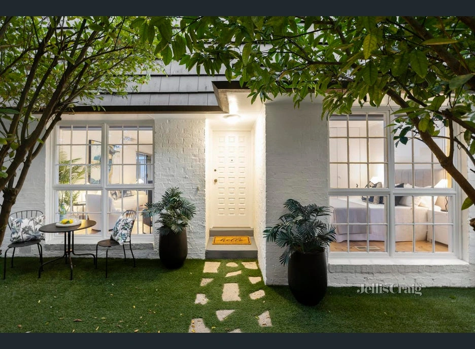exterior unit brick repaint bayside.jpg