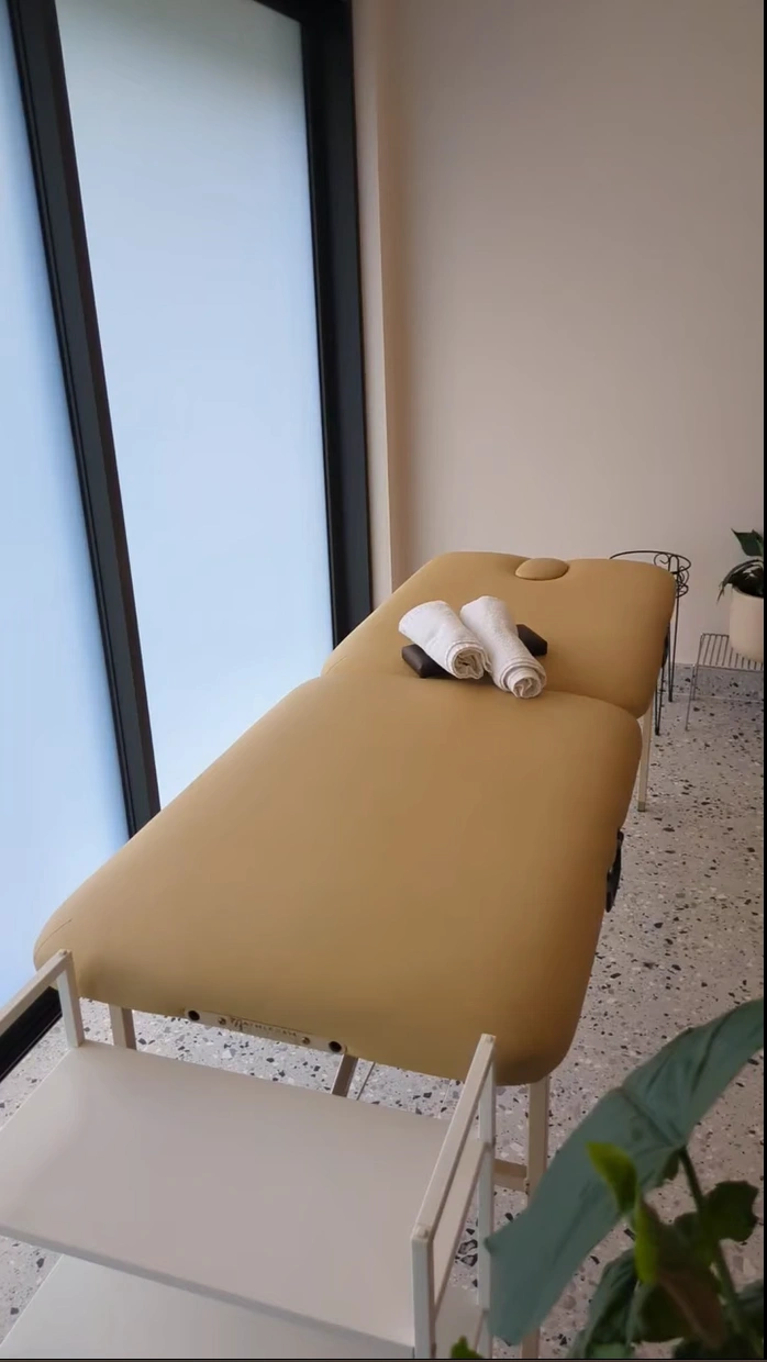 Massage Table.png