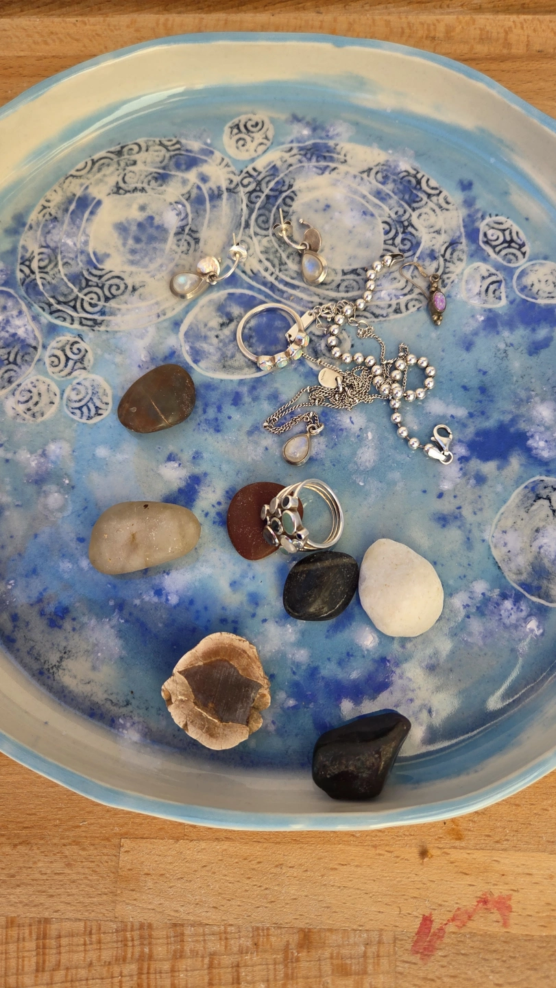 Stardust Pebble Blate In Situ.jpg