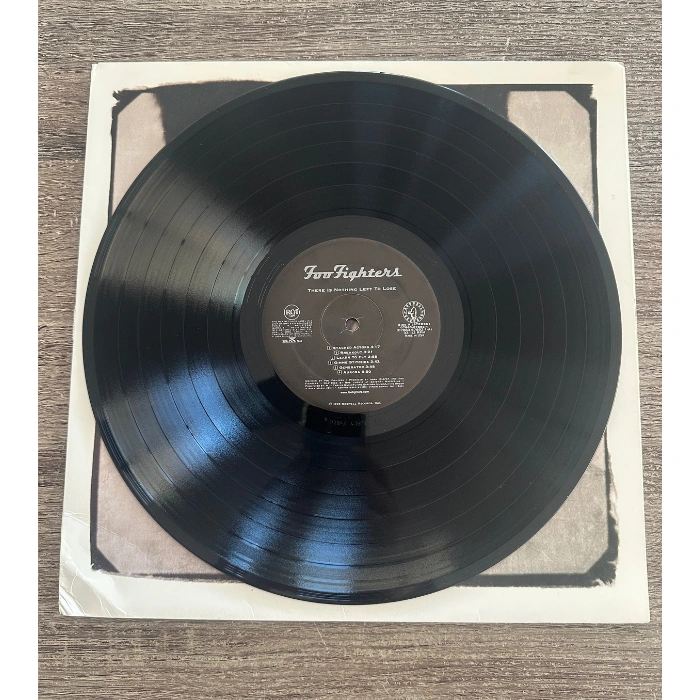 3-FOO-Fighters-There-is-Nothing-Left-to-Lose-records.png