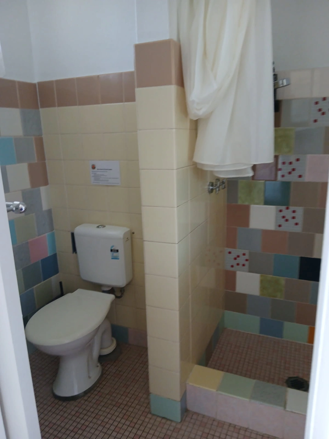 Twin Queen Bathroom 2.jpg