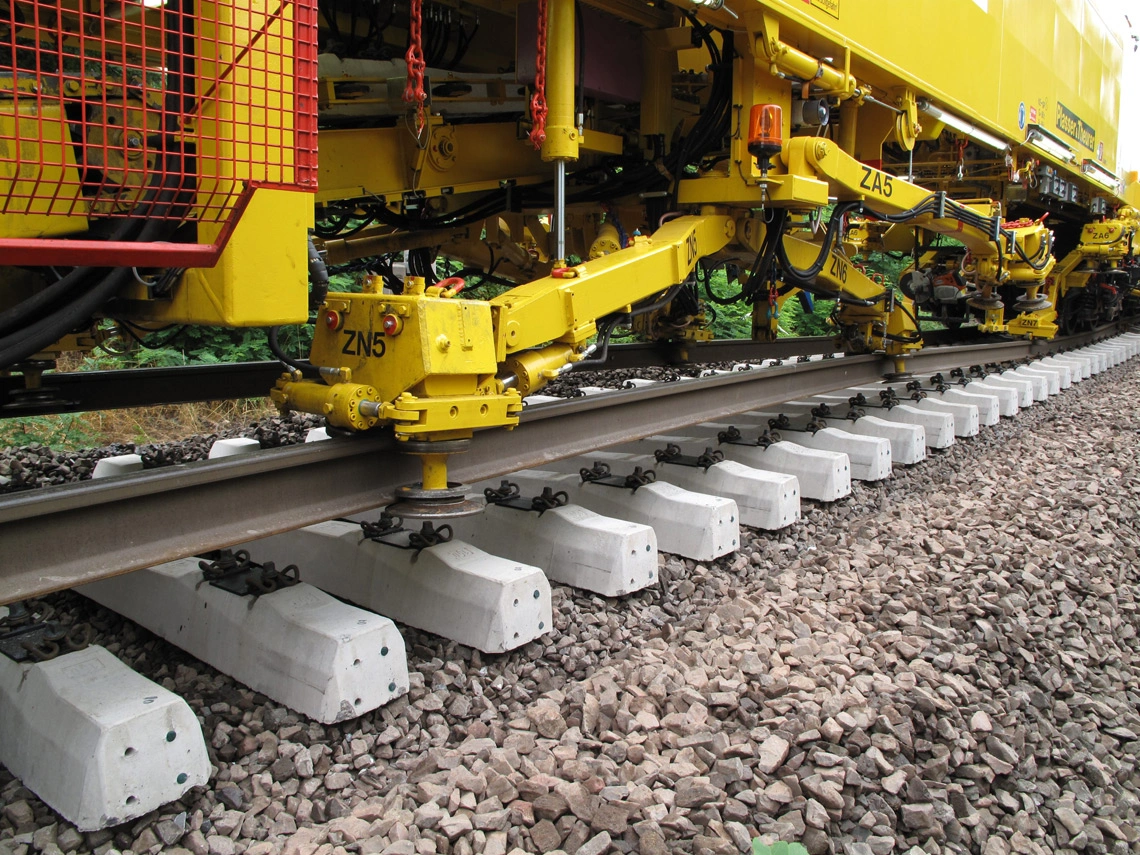 Track_Renewal_Track_Laying_1.jpg