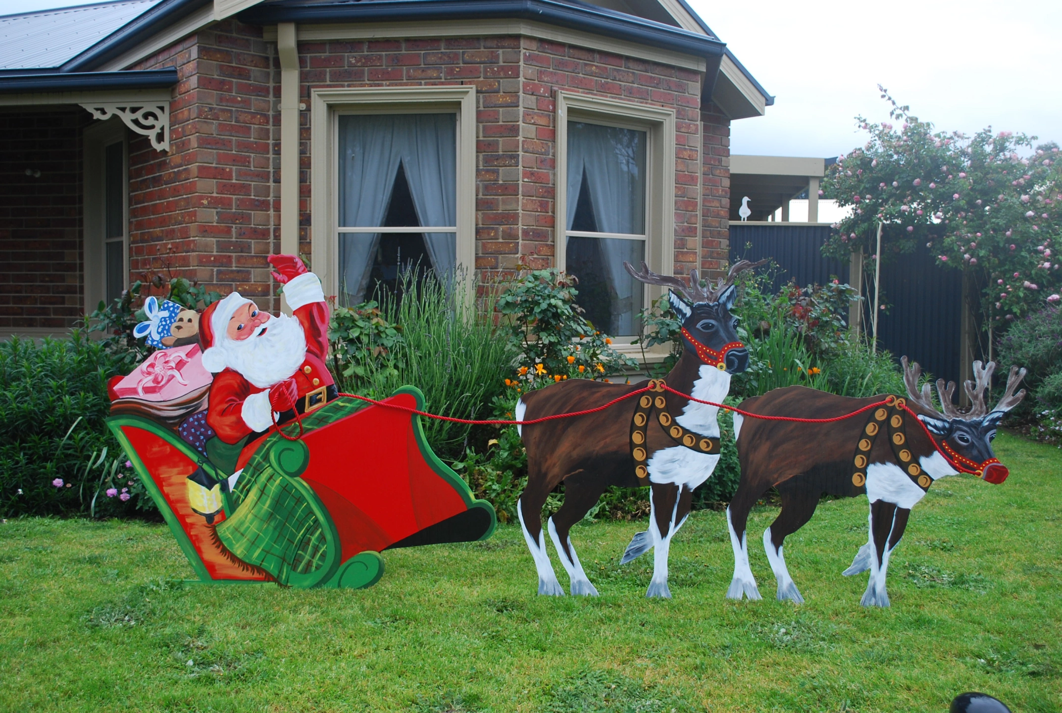 Santa with sleigh (1).jpg