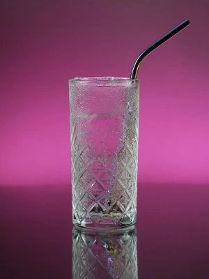 7303458-glass-4519112_1920.jpg