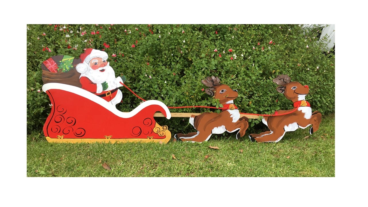 Santa in sleigh with reindeers (little) - (resize).jpg