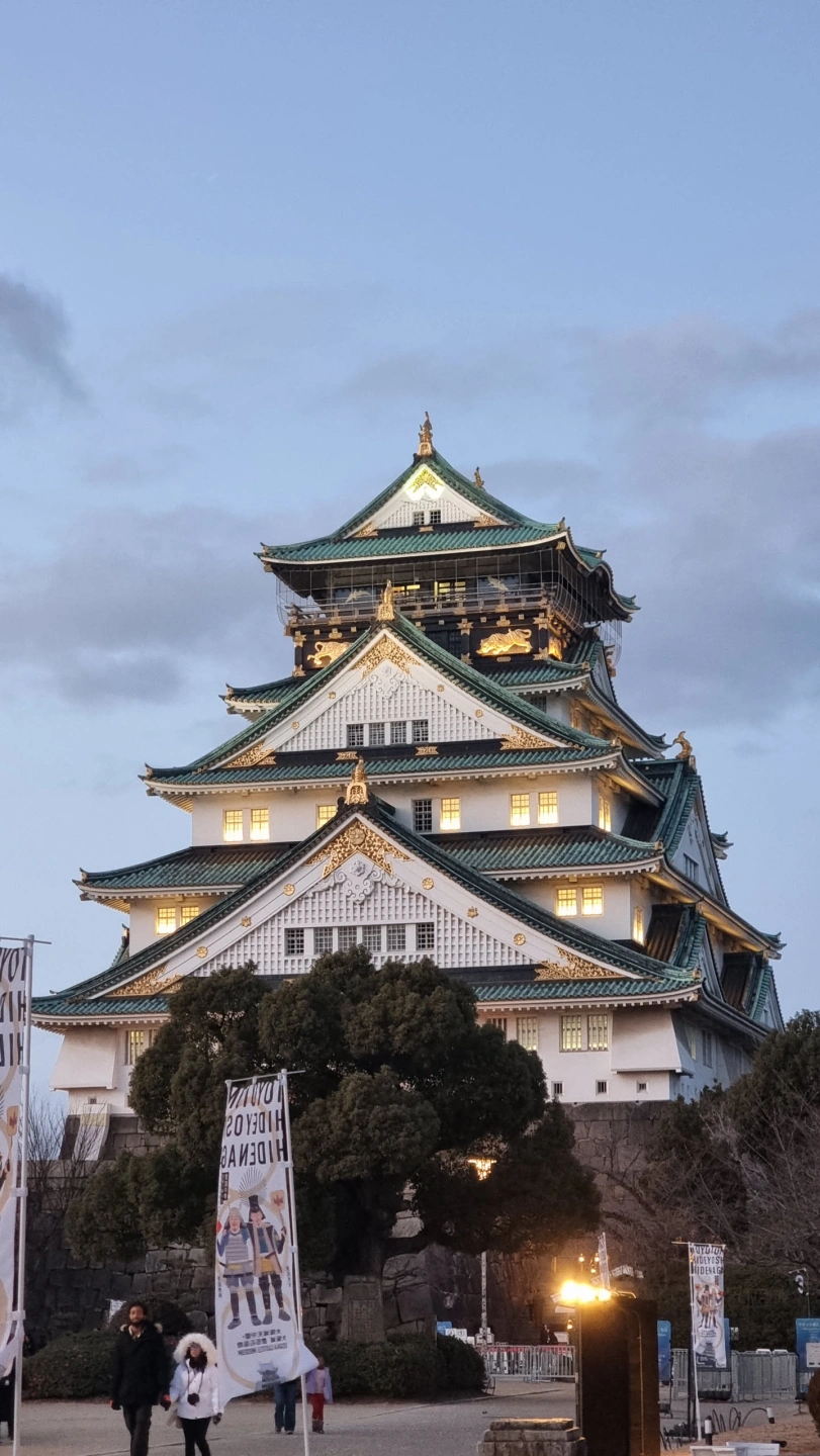 Osaka_Castle.jpeg