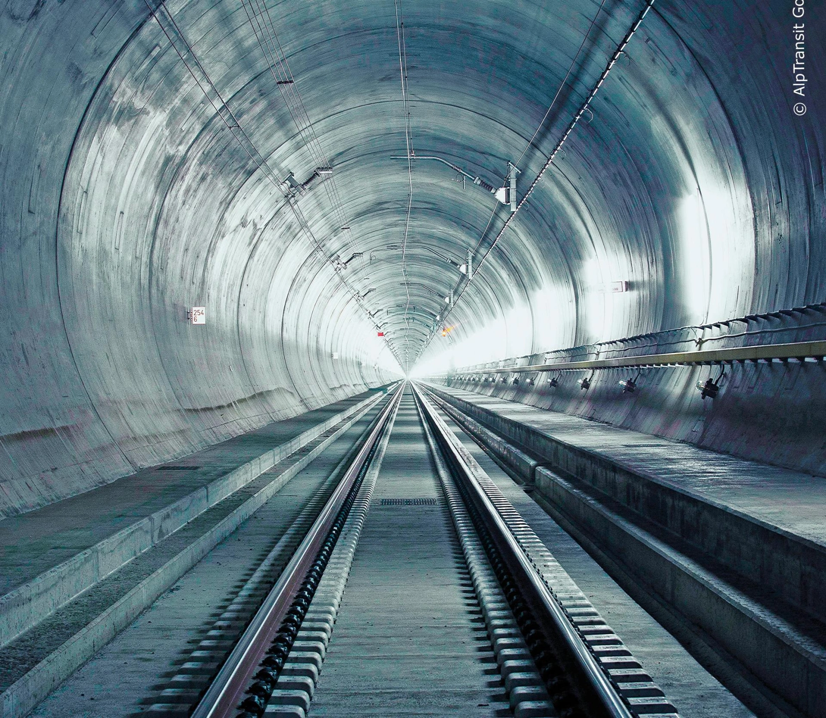 Low Vibration Track LVT_© AlpTransit Gotthard AG.jpg