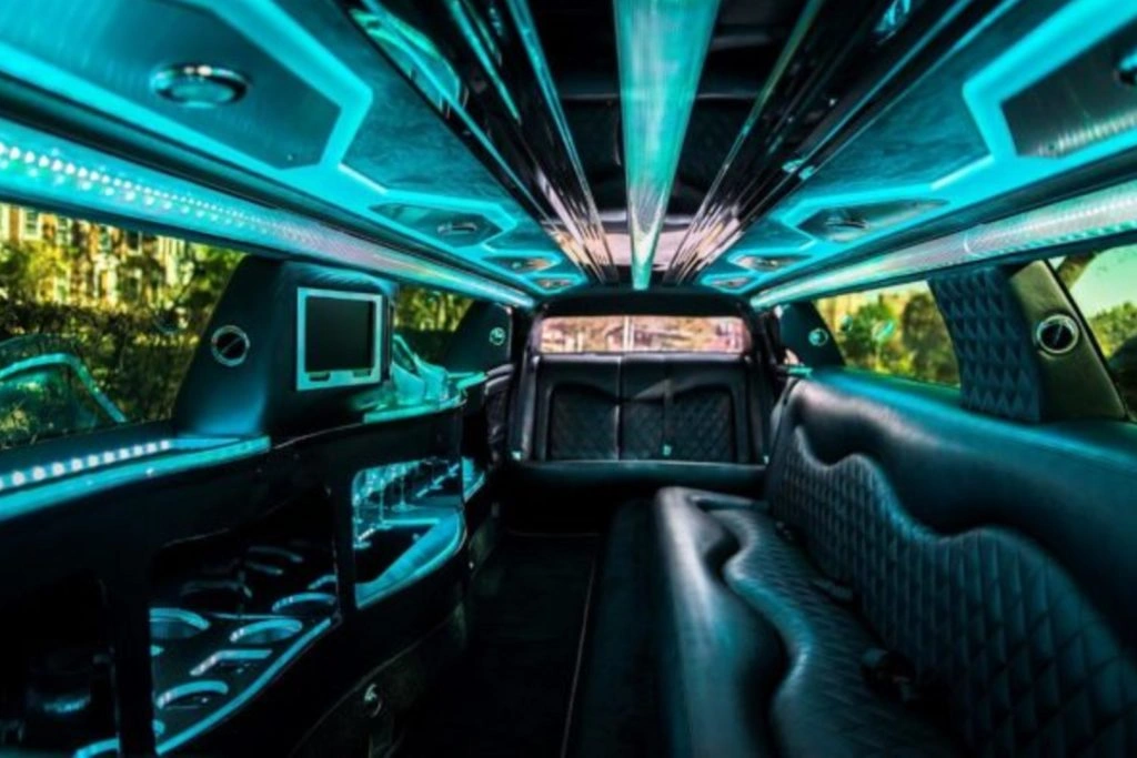 Black-300-Limousine-Interior-resized-1024x683.jpg