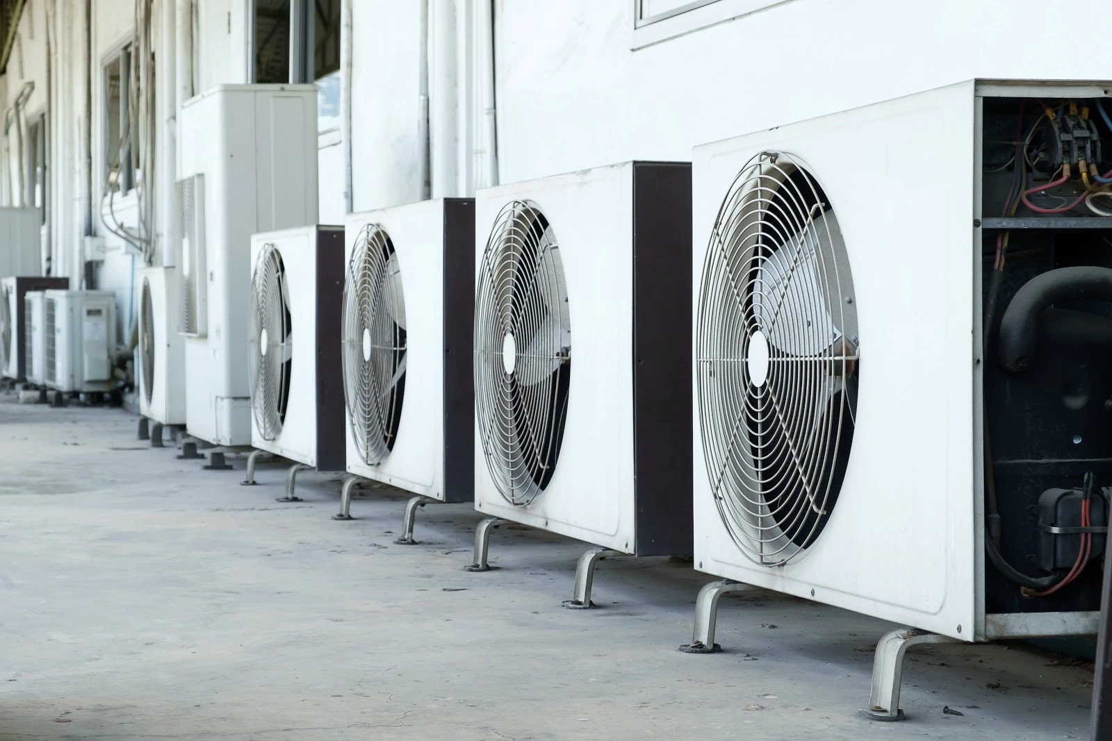 commercial-air-con-units-outside.jpg