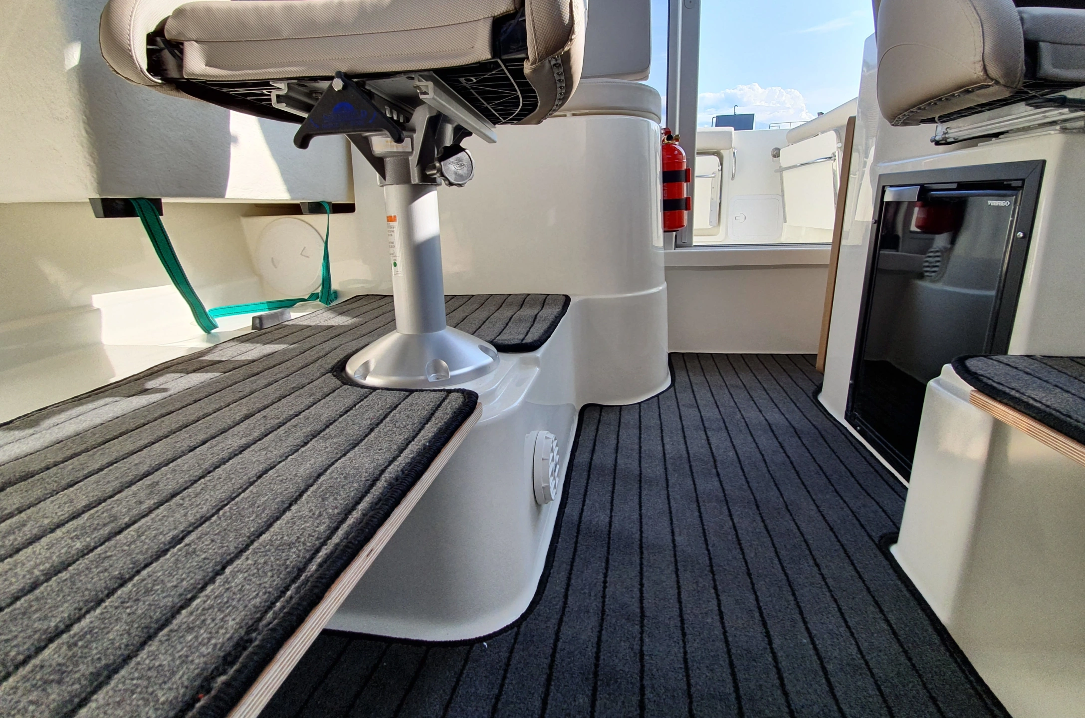 BoatFitmentCharcoalBlack02 (2).jpg