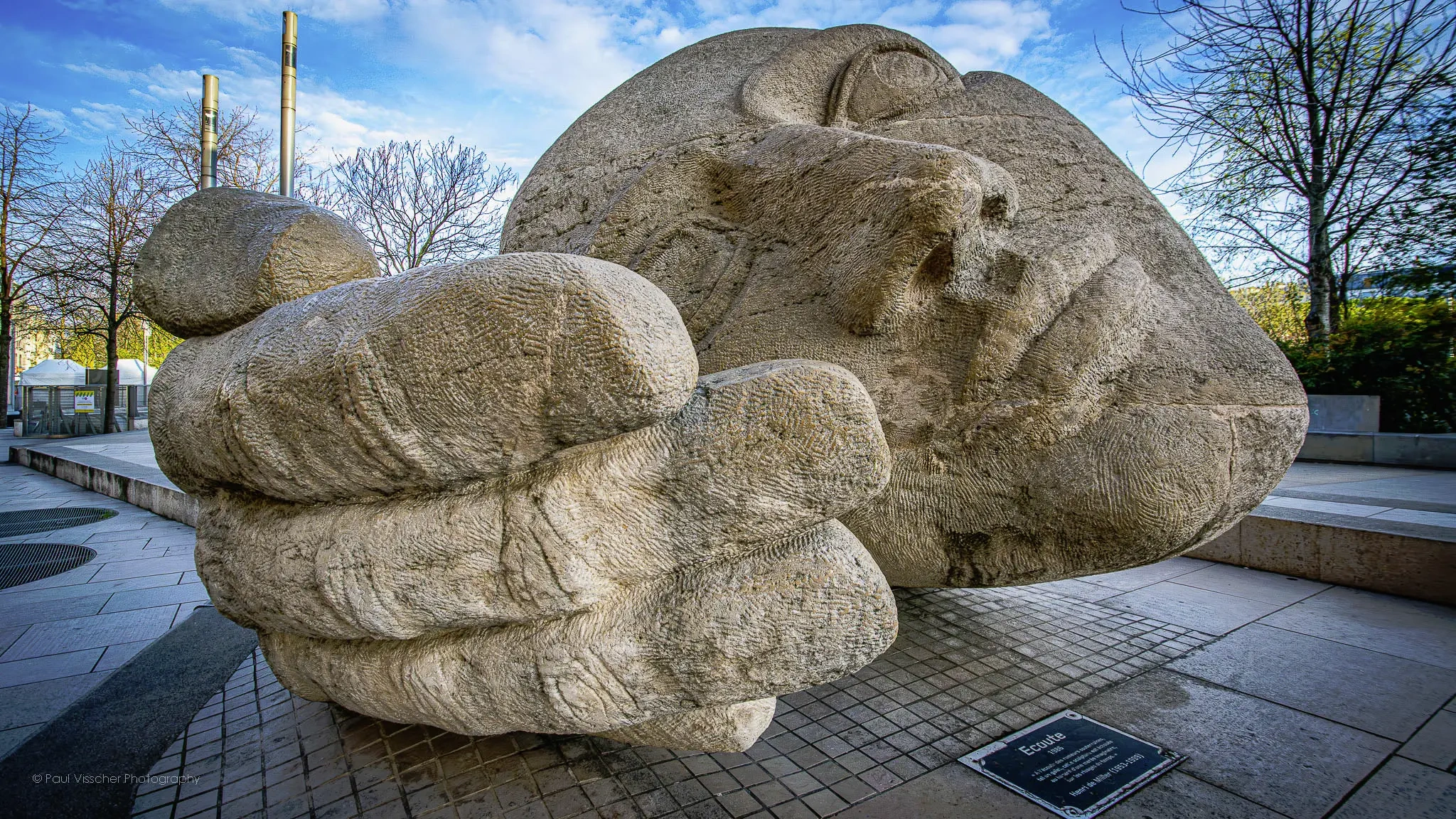 Écoute Sculpture by Henri de Miller in Paris.webp