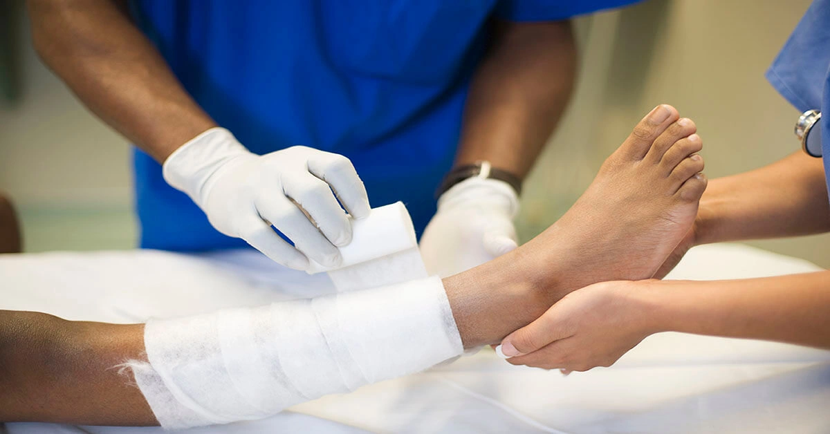 Leg-wound-and-gauze-.jpg