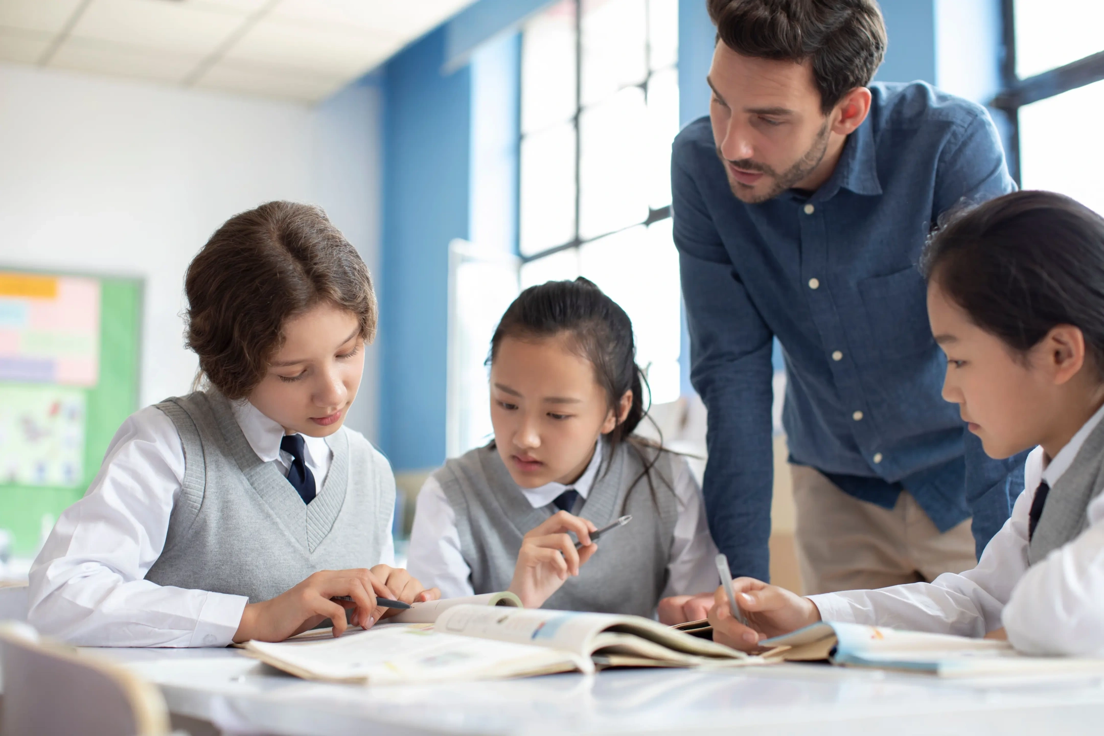 male_teacher_with_students_41b4a3114b.webp